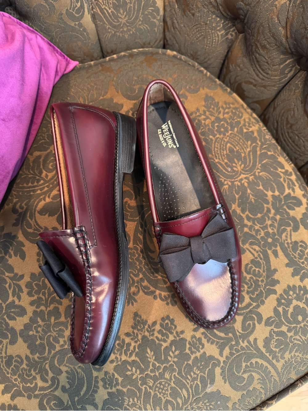 G.H. Bass & Co. Women's Burgundy Bow Loafers - Picture 2 of 6